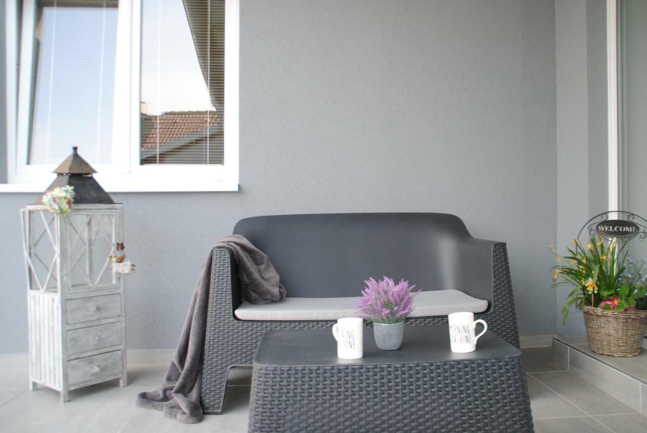 Ferienwohnung Apartman U Lesa Ratiskovice Exterior foto